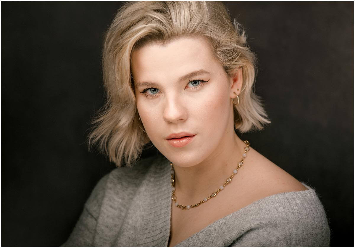blonde woman Spotlight headshot