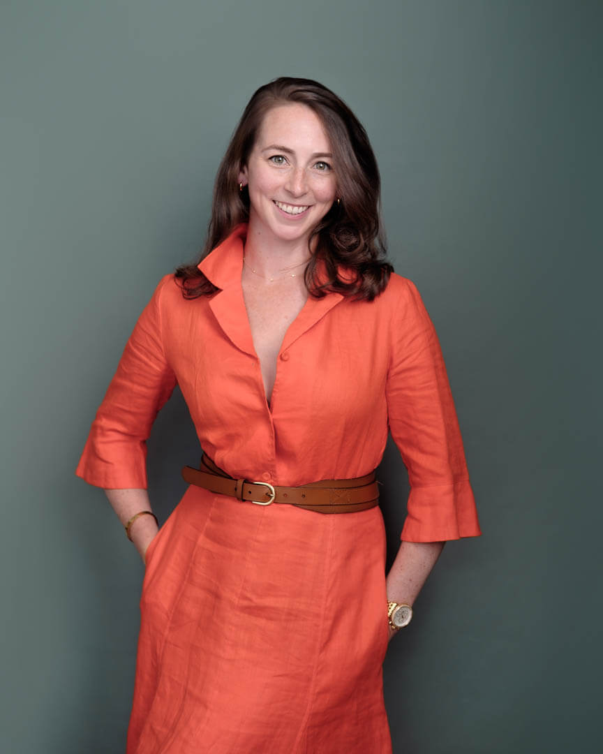 See Beyond the Smile: What Business Portraits Say About Culture