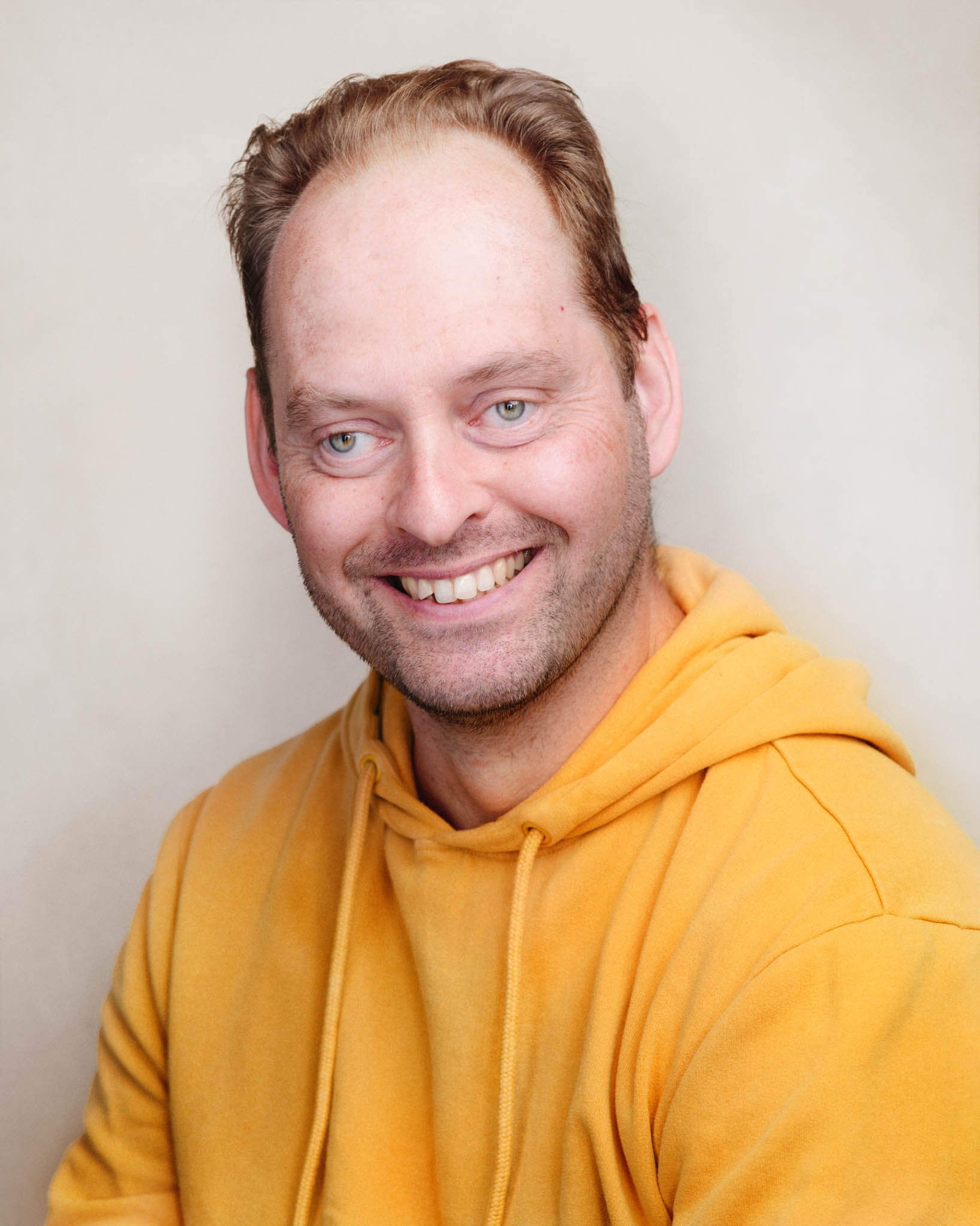 How a Confident Headshot Photographer Makes You Comfortable